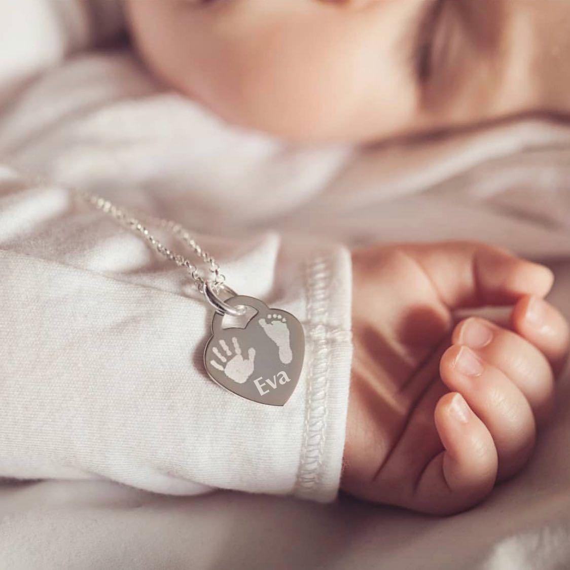 Eva-Heart-Necklace